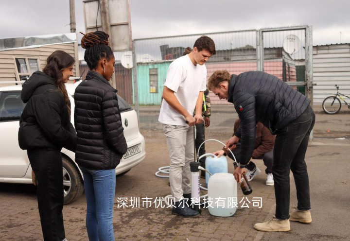 南非某村庄手动净水器饮用水项目案例